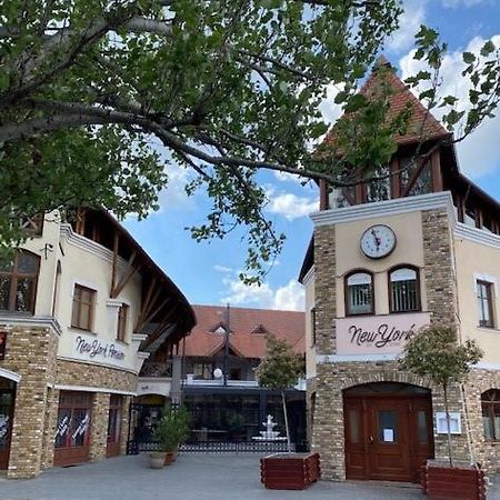 New York Pension Dunajská Streda Exterior foto